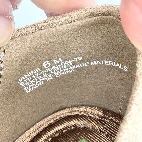 NWT Baretraps Taupe Janine Slip On Faux Suede Loafers Size Size 6 Office Preppy - Picture 10 of 11